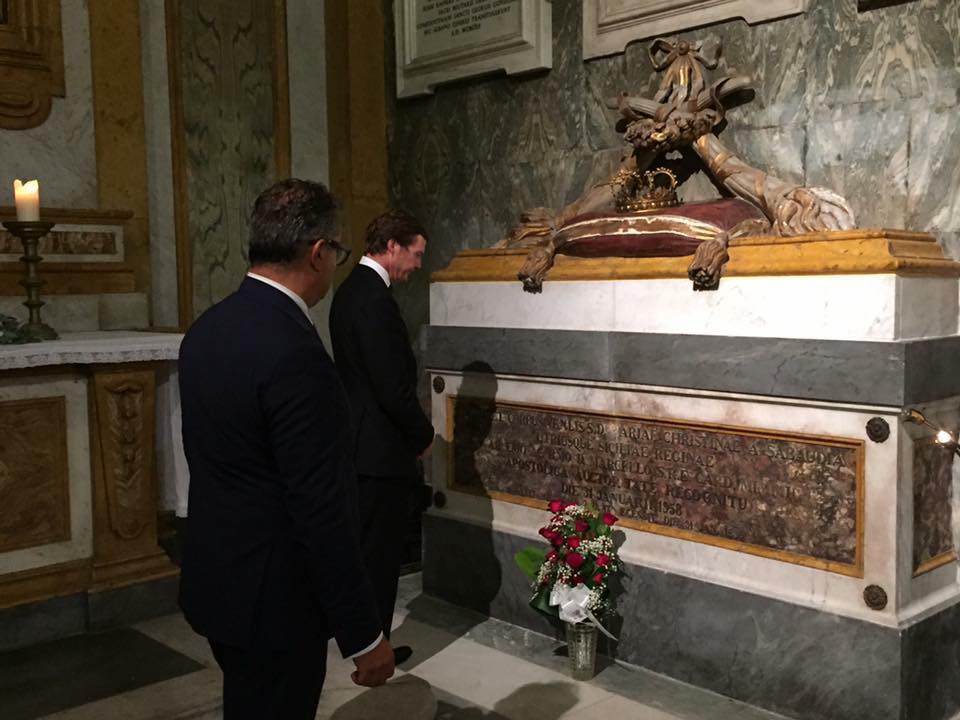 42672701_1537832449651259_1467295814840745984_n-2