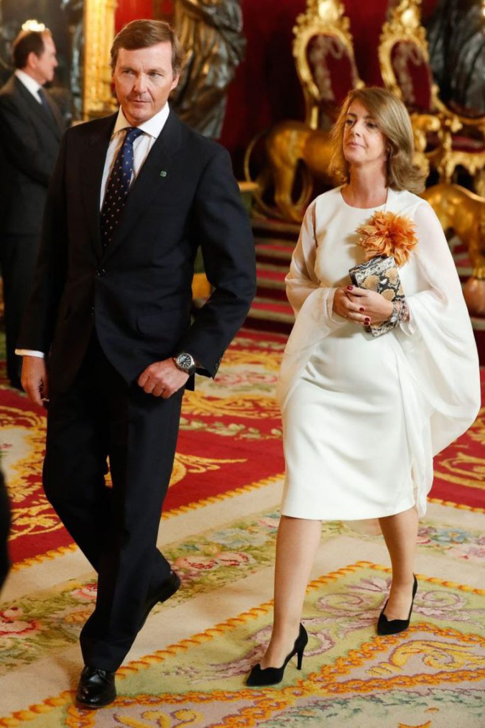 pedro-borbon-dos-sicilias-sofia-landaluce-recepcion-palacio-real-hispanidad-2019-1570886400-683×1024-978×1467